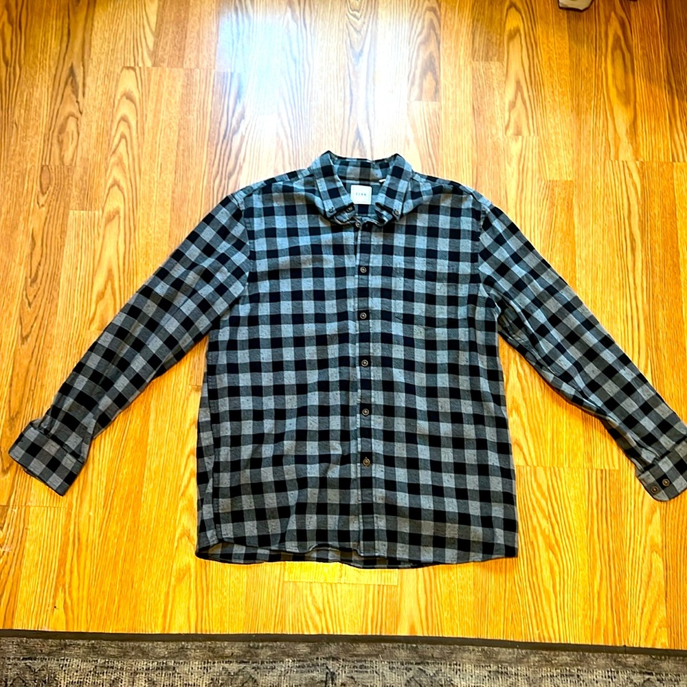 GUC black and grey men’s large button down